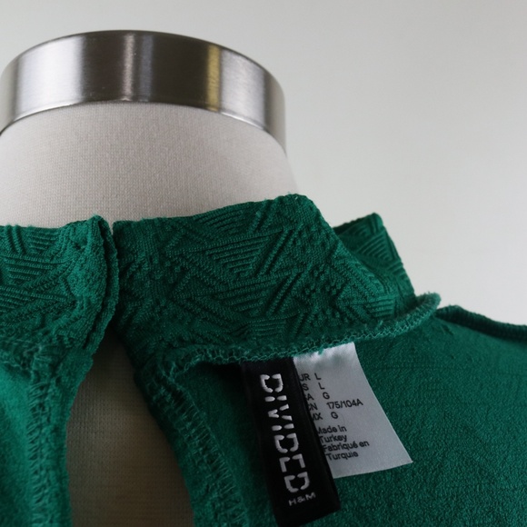 H&M Green Pattern Crop L Top - Picture 7 of 8